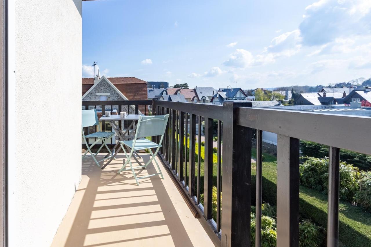 Le Carrousel - Appartement Avec Studio Attenant Довіль Екстер'єр фото