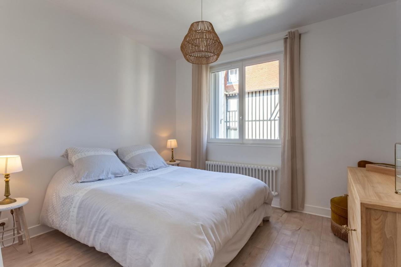 Le Carrousel - Appartement Avec Studio Attenant Довіль Екстер'єр фото